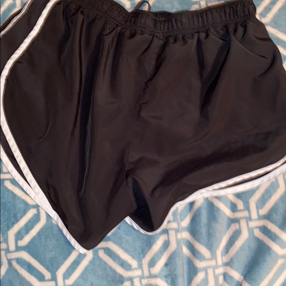 Nike shorts - Picture 2 of 3